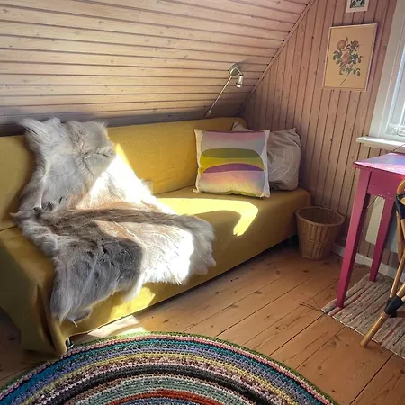 Lovely Retreat Close To The Water, Holiday home