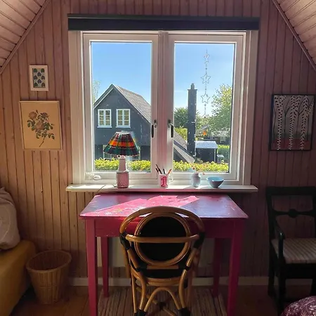 Holiday home Lovely Retreat Close To The Water,