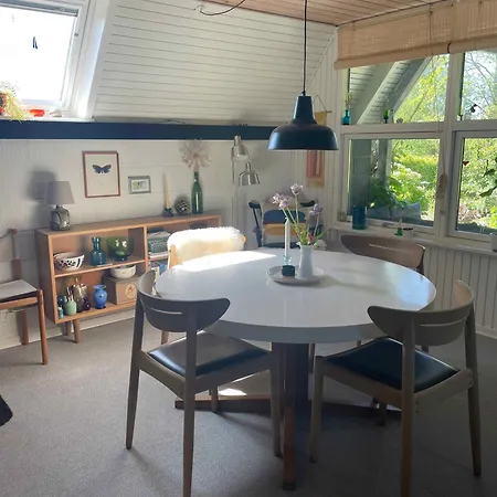 Lovely Retreat Close To The Water, *