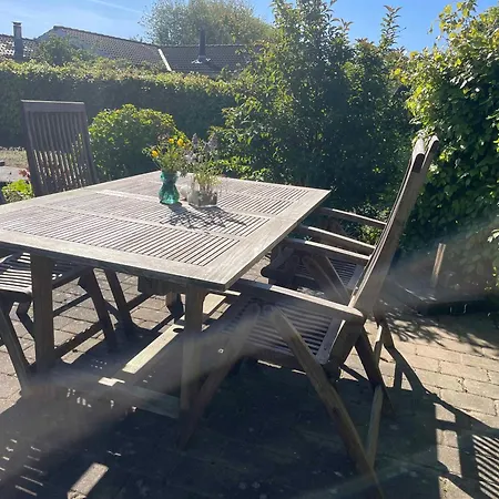 Lovely Retreat Close To The Water,